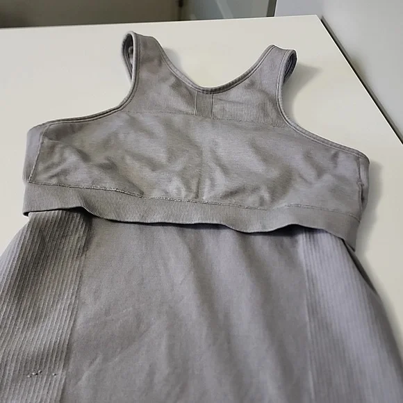 Lululemon Athletica tight tanks with built in bra - Size 8 - Picture 5 of 10